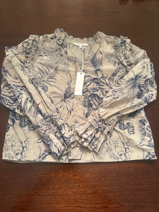 Love The Label Tops - Love the Label Jessie Top Floral Ruffle V-Neck in Cream and Navy